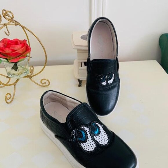 SAFIYA- Leather  - Slip on  sneakers  👀.   6 US/CA - Picture 5 of 11